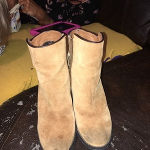 Size 8 Very Volatile booties